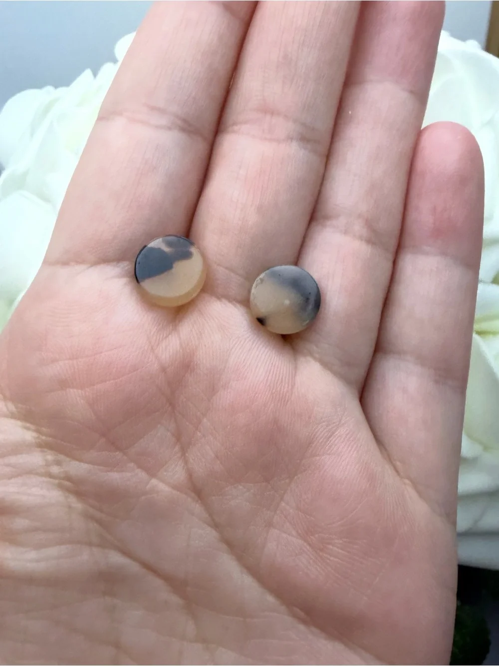 Women’s Beige and Black Round Stud Earrings